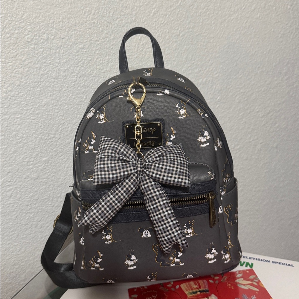 Like new loungefly backpack. Non smoking home